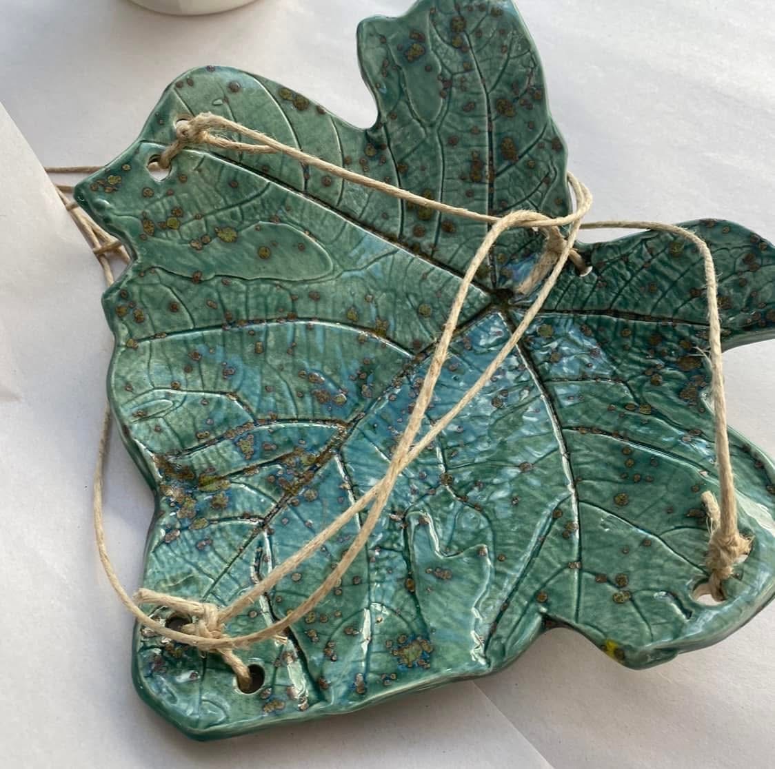 Leaf-shaped hanging dish